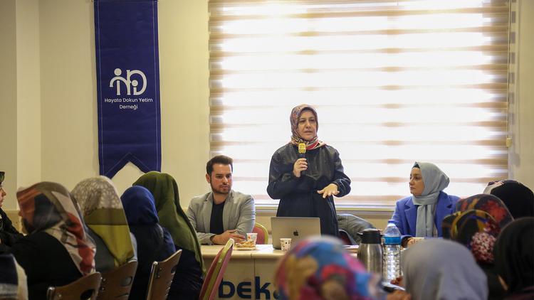 ندوة "إدارة الضغوط وحماية الأطفال من الضغوط" للأمهات الأيتام