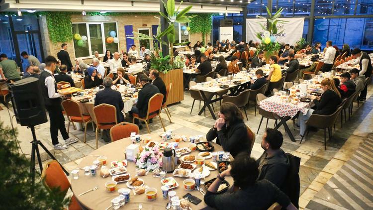 نظمت جمعية لمسة حياة للأيتام برنامج الإفطار السادس