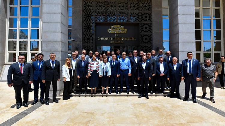 حضر رئيس مجلس إدارة AF تورغاي الدمير الاجتماع مع وزير الداخلية علي يرليكايا وممثلي منظمات المجتمع المدني
