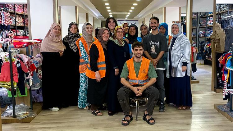 حملة "ألبس طفلاً آخر" مستمرة