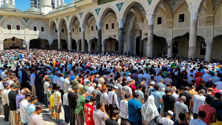 أقيمت صلاة الجنازة على المرحوم في مسجد غازي عنتاب