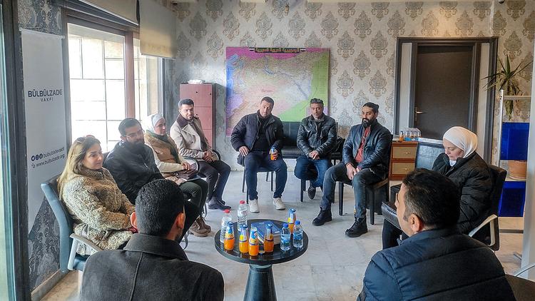 قادة الرأي السوريون يزورون مكتب الارتباط في حلب