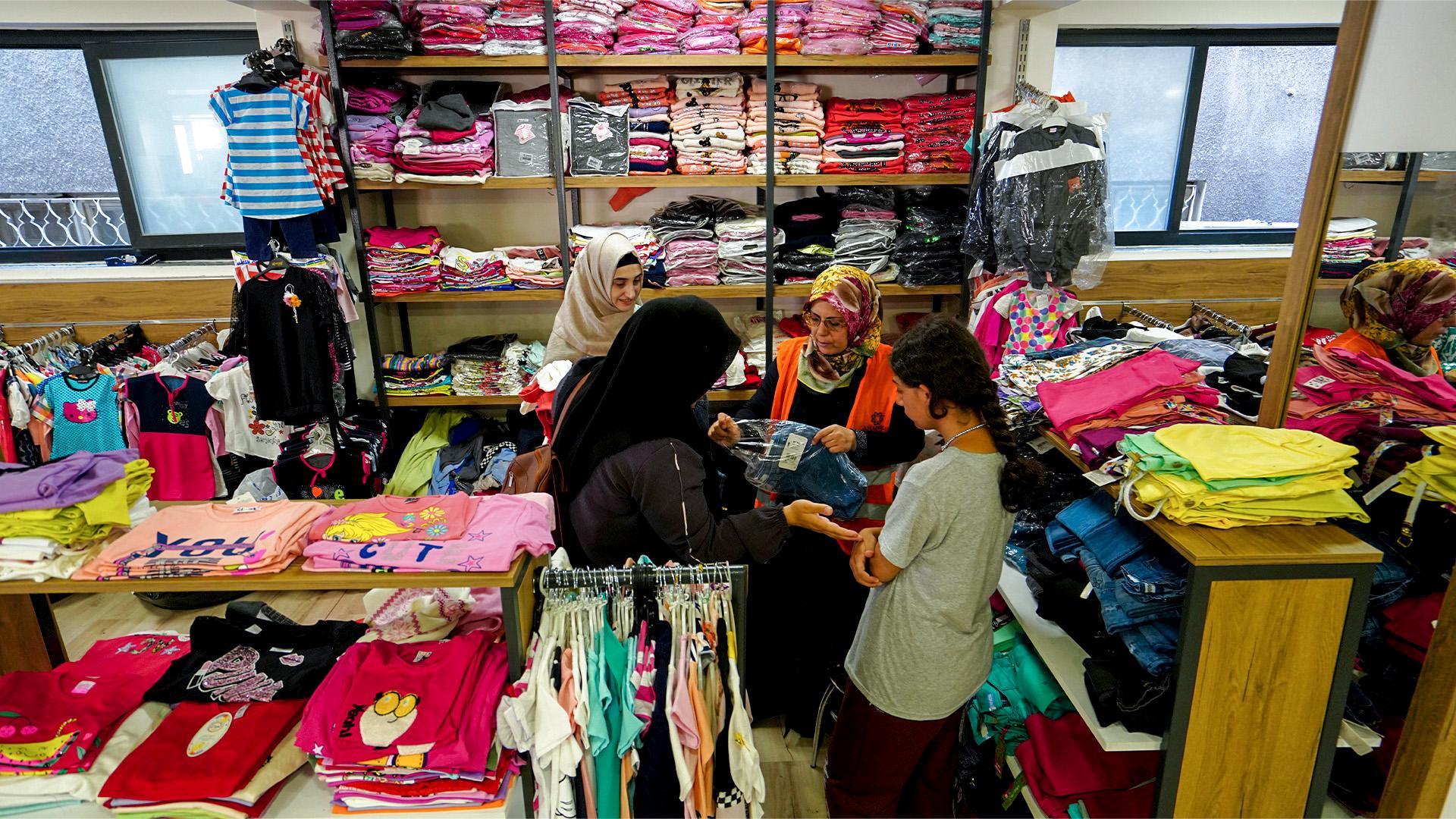 حملة "ألبس طفلاً" مستمرة