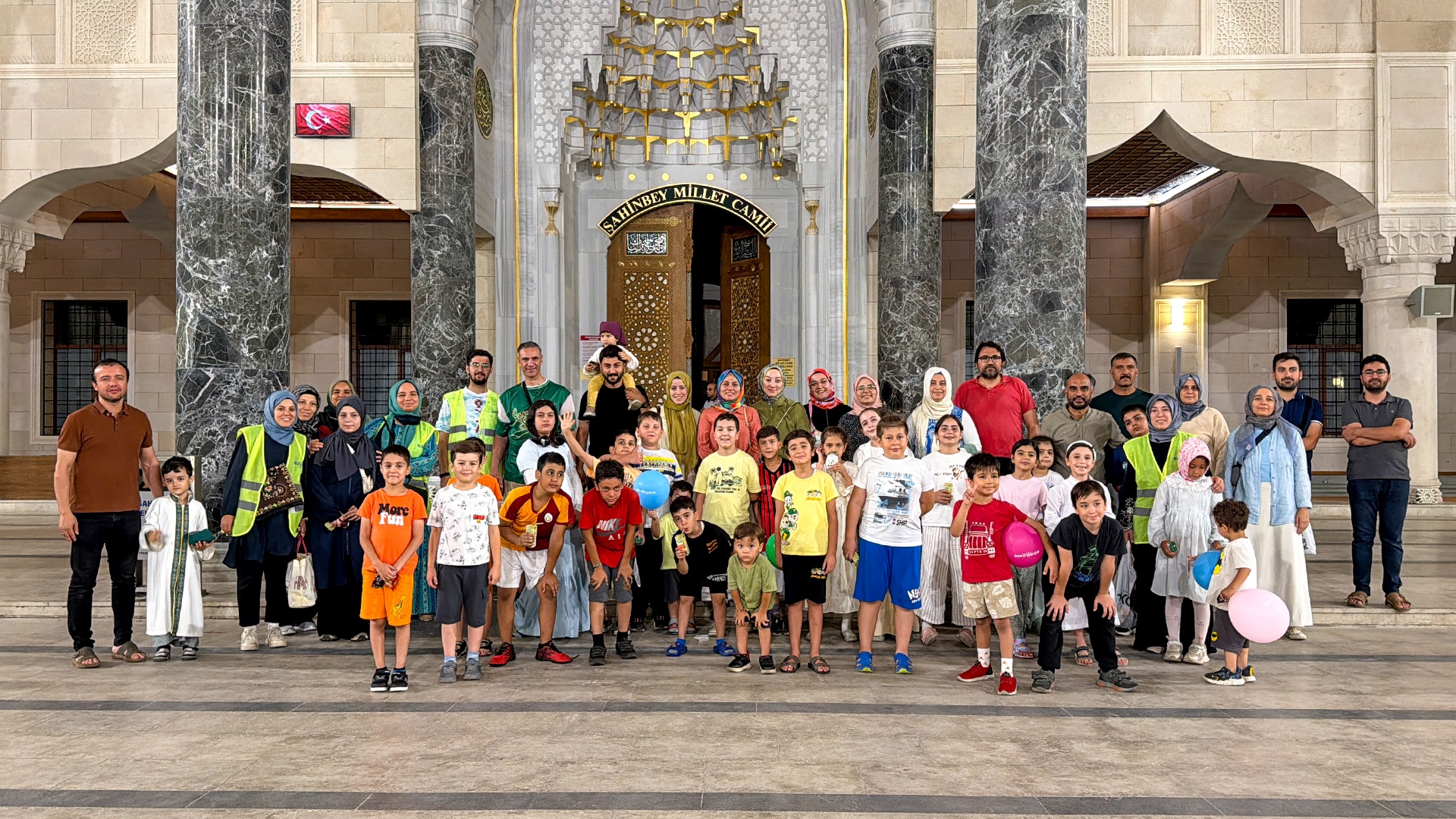 Bülbülzade Vakfı Yaz Okulları Öğrencileri Yatsı Namazında Buluştu