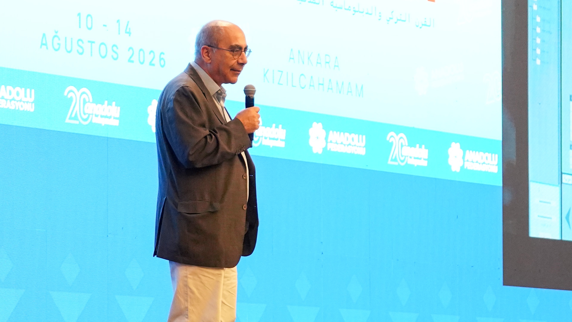 Derviş Zaim 20. Anadolu Buluşmaları'nda "Flaşbellek" Filmini Anlattı