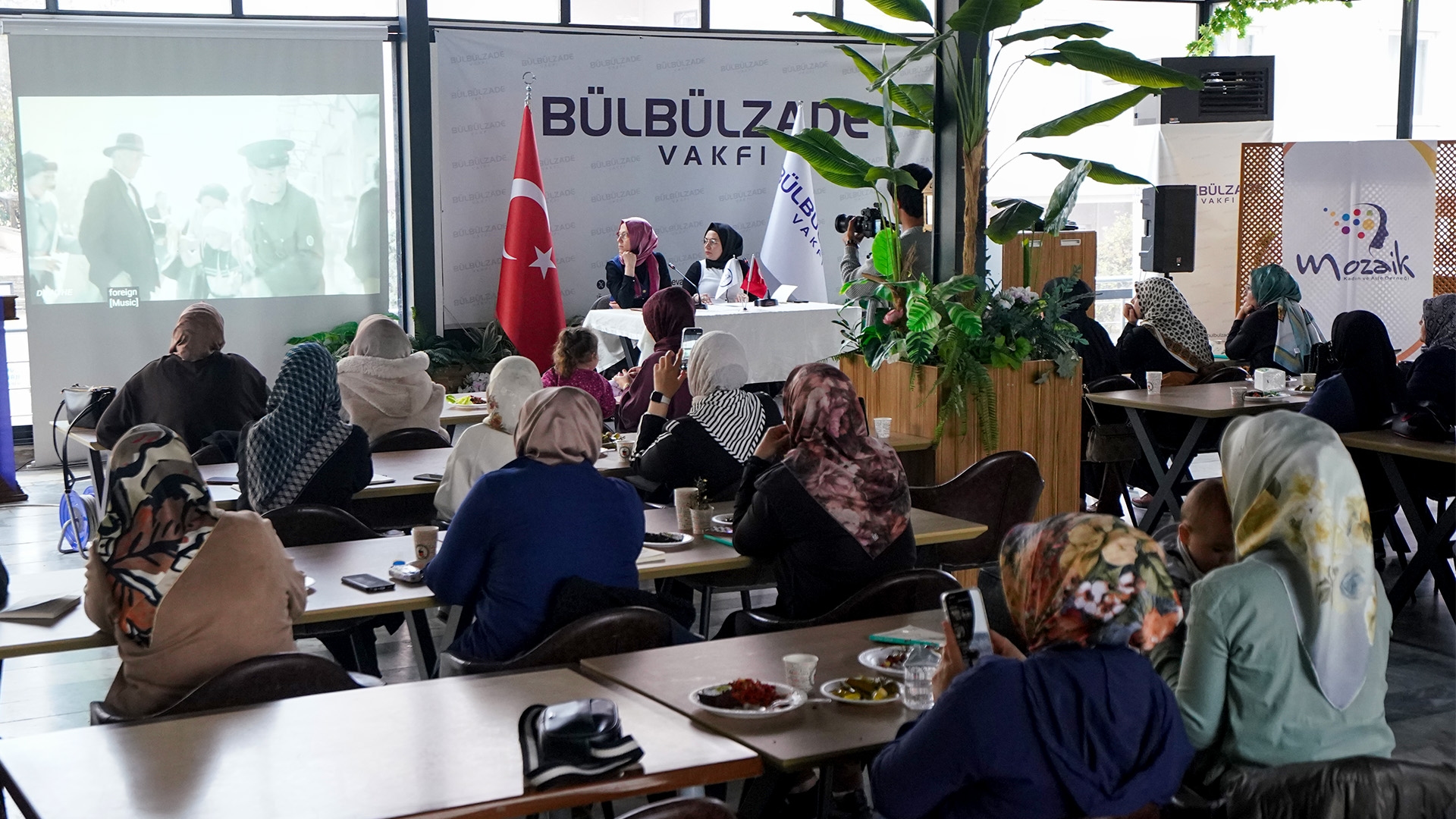 Köklerine Tutunan Kadınların Direnişi Rozalya Ana Eseriyle İncelendi