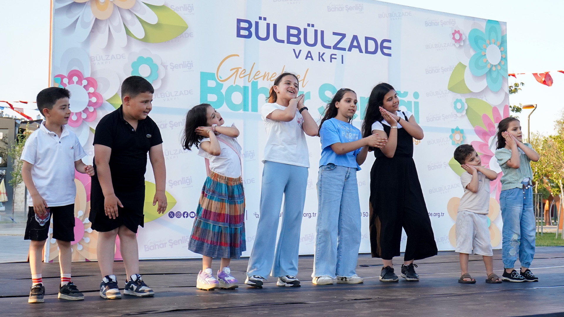 Geleneksel Hayır Çarşısı ve Bahar Şenliği Coşkuyla Başladı