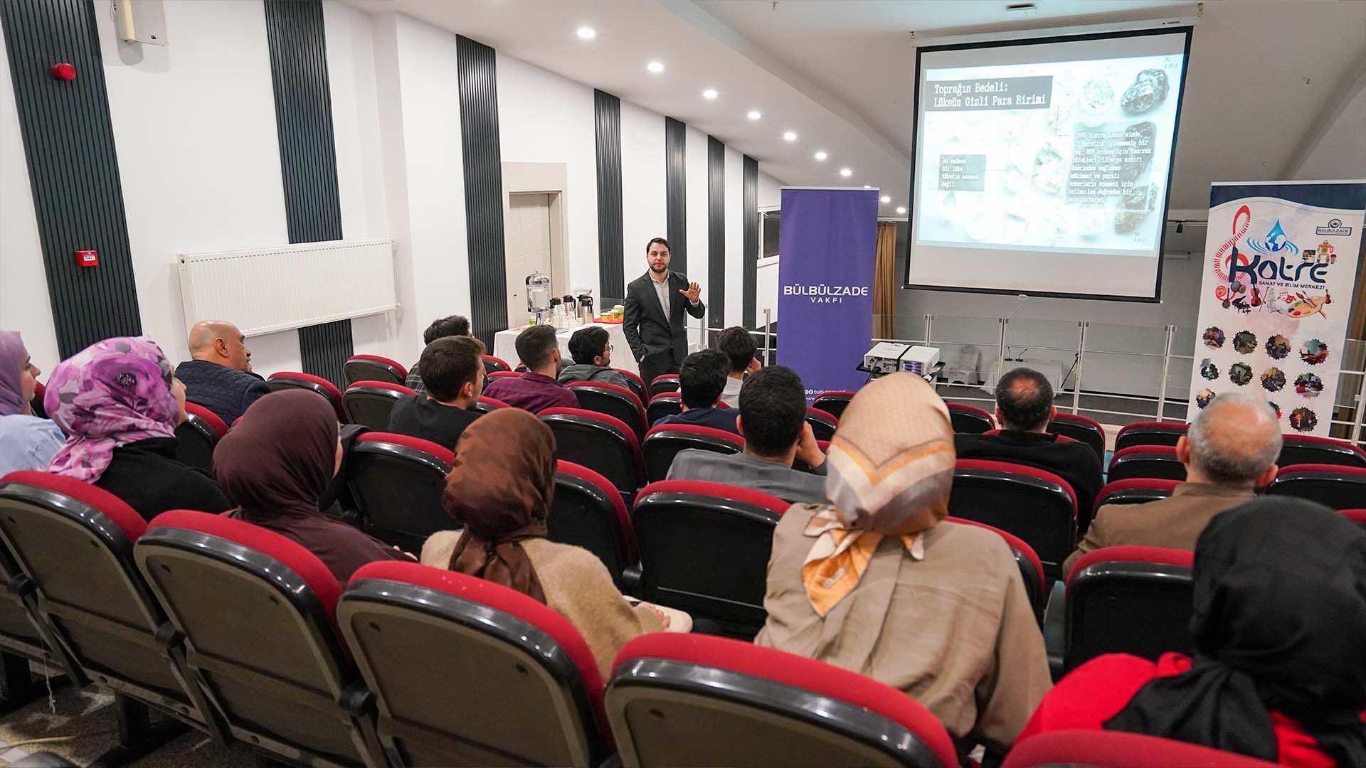 Sinemaseverler “Kanlı Elmas” Analizinde Buluştu