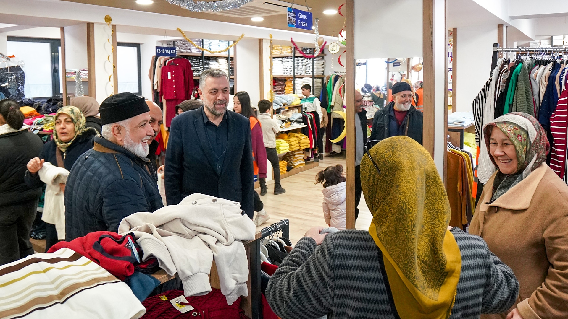 Bu Mağazada Birbirimizin Yaralarını Sarıyoruz