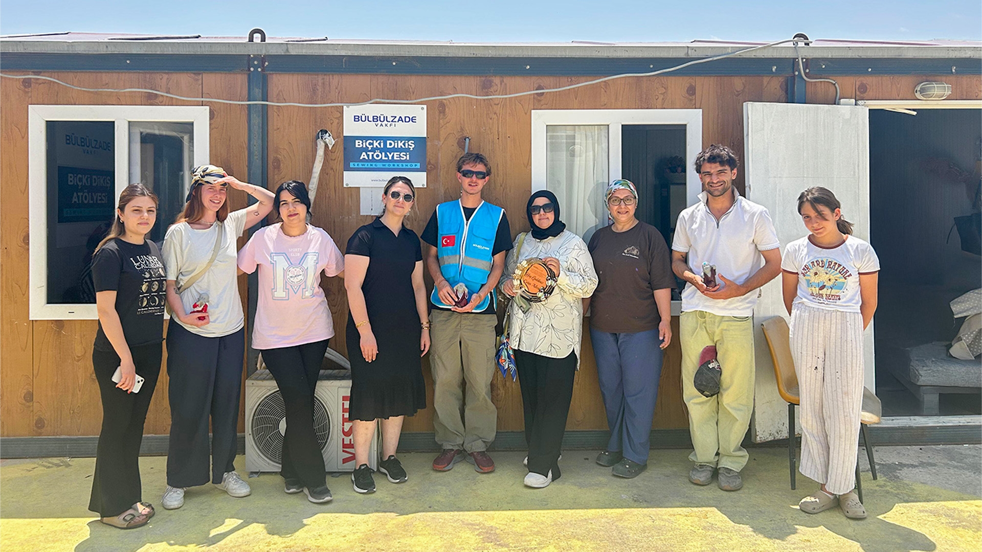 ESC Gönüllüleri Nurdağı ve İslahiye’de Bülbülzade Vakfı Biçki Dikiş Atölyelerine Destek Verdi
