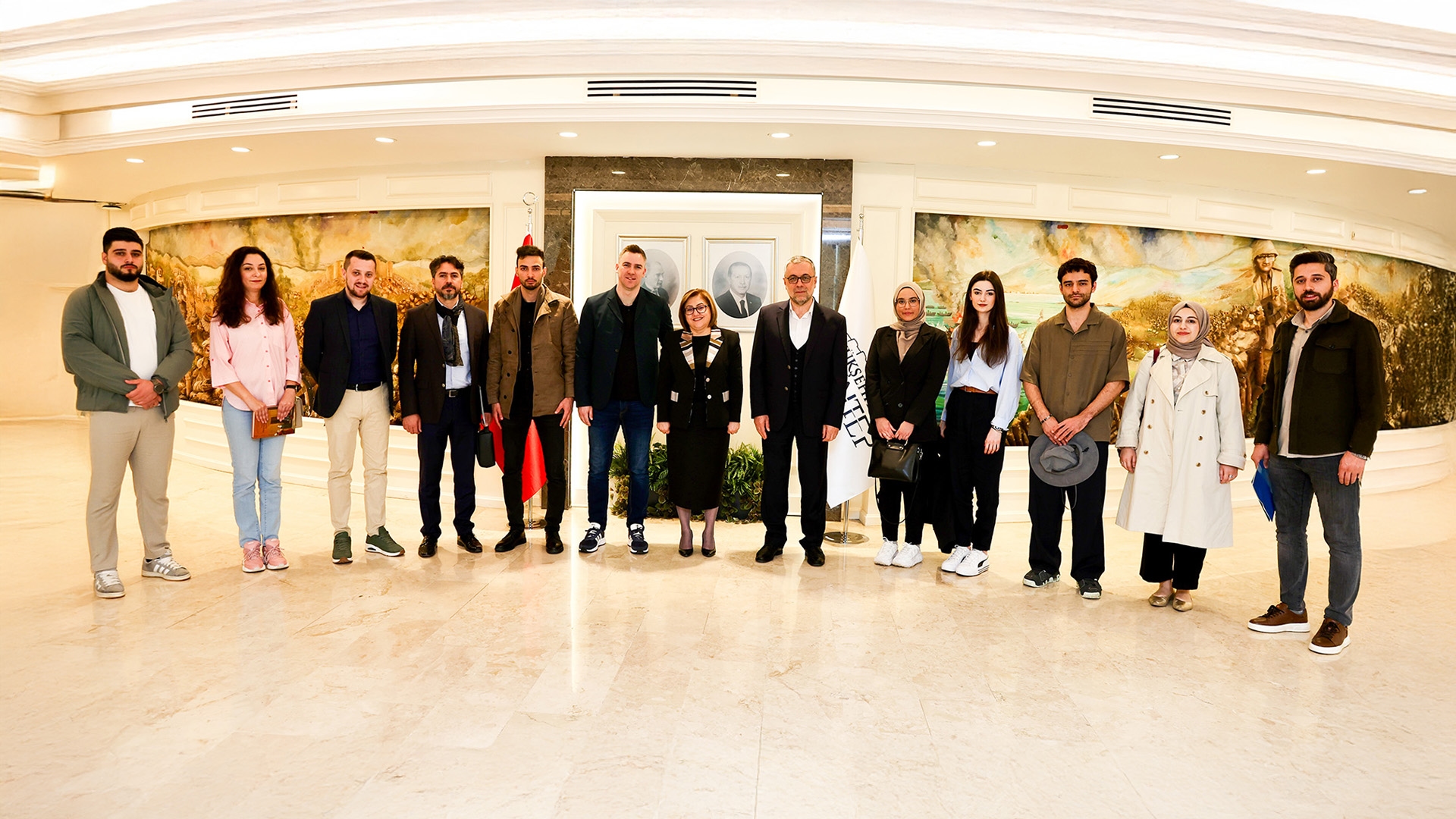 Genç Liderlerden Fatma Şahin’e Ziyaret