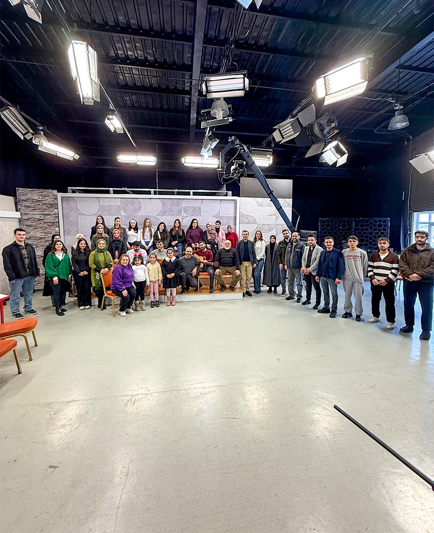 DİJİTAL DENGE: GENÇLİK VE TEKNOLOJİ