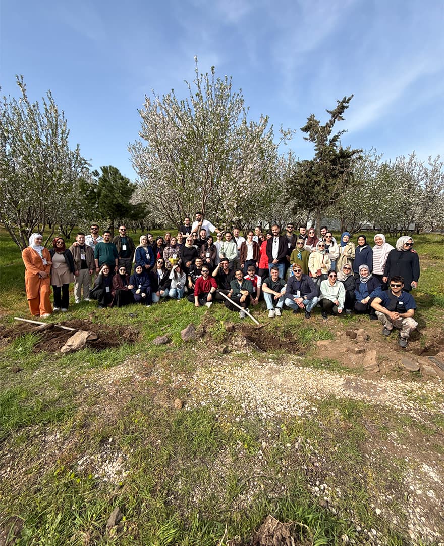 KAPSAYICI BİR GELECEK İÇİN SINIR TANIMAYAN GENÇLİK